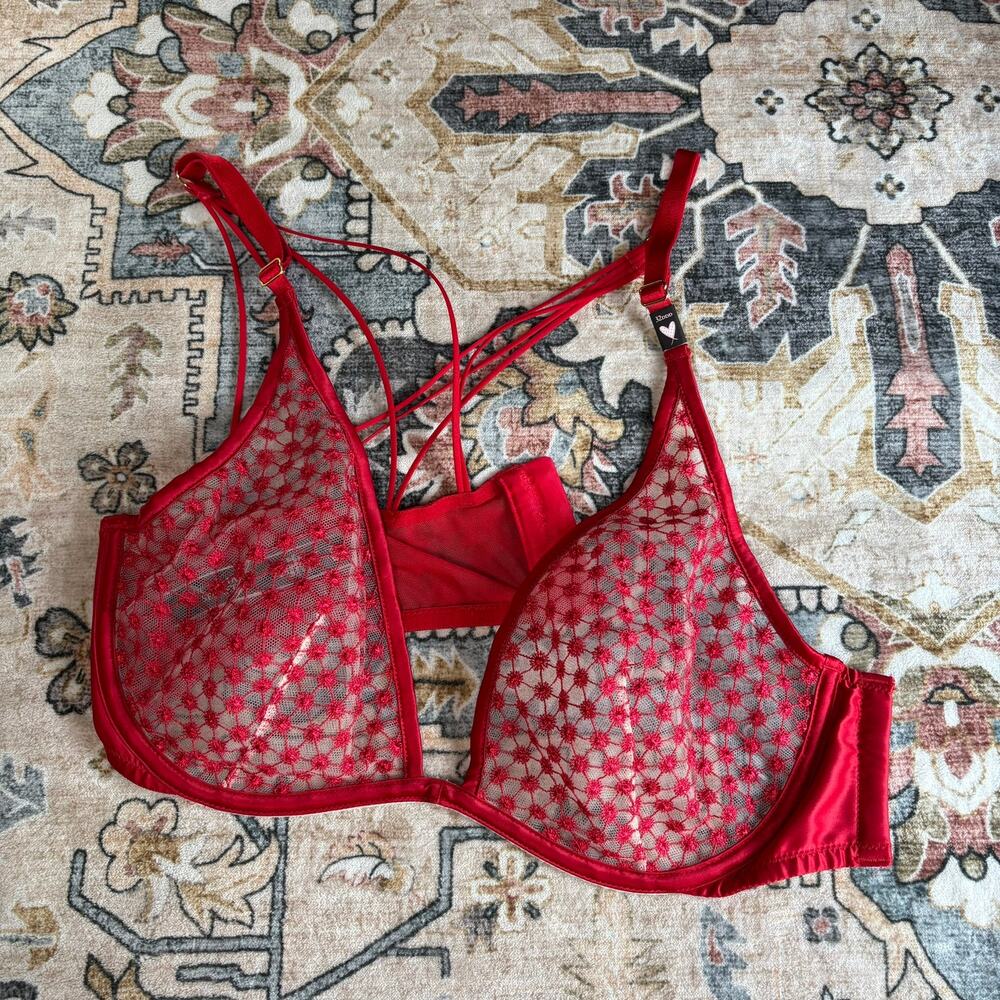 Victoria's Secret Lace Racer back Unlined Bra Red Sexy NWT Size 32DDD
